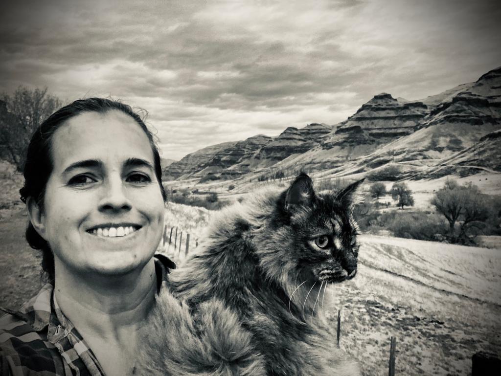 Friendly veterinarian with cat in Imnaha